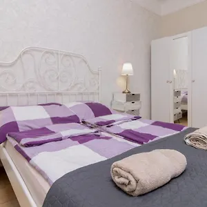 aurora-main-street-apartment.inbudapesthotels.com/
